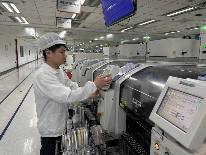 杨元庆天价薪酬与联想困局 当“穷庙富方丈”成为一场静默的合谋